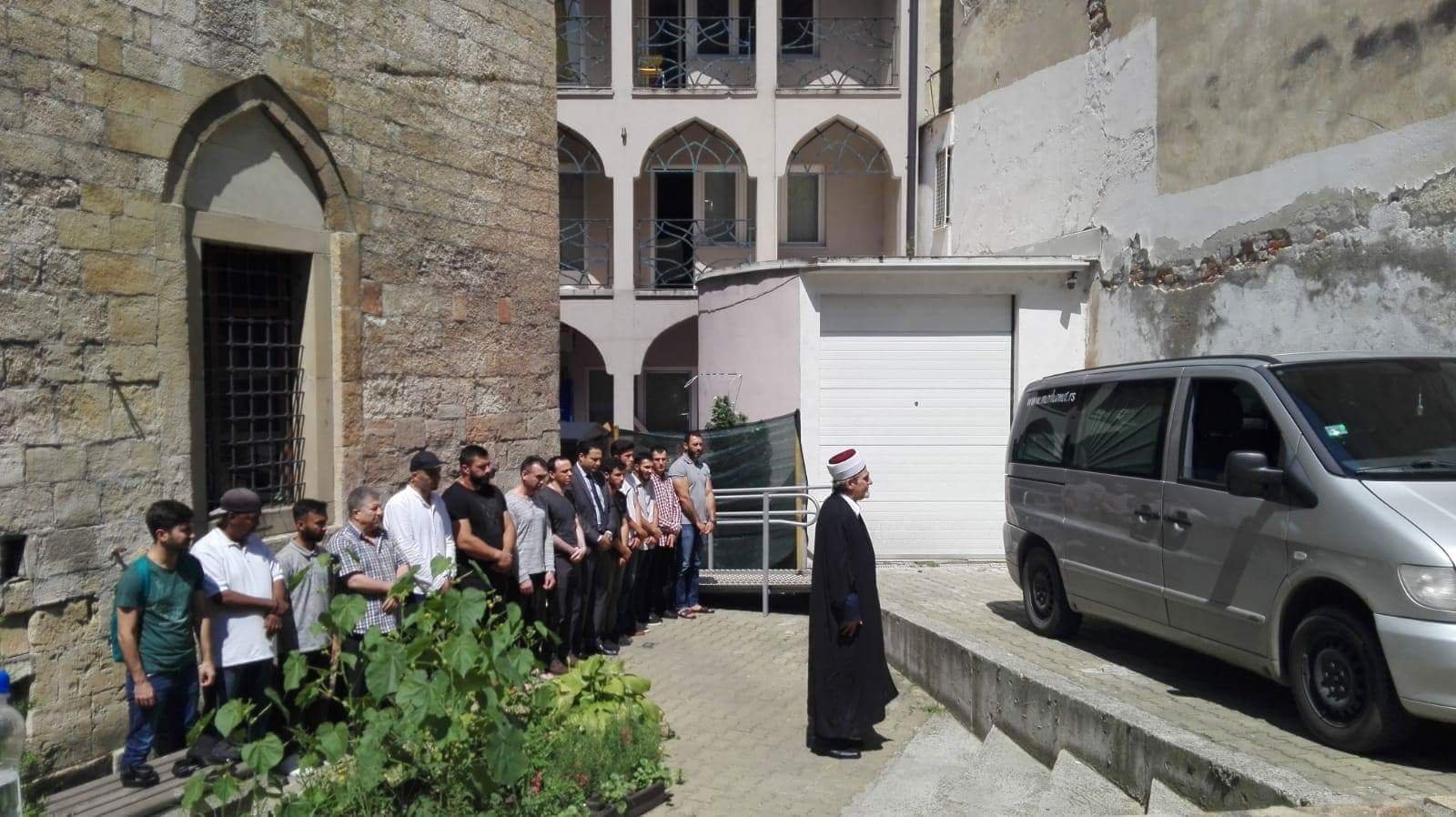 وصول جثمان د.حازم عزمى والجنازة غدا  السبت
