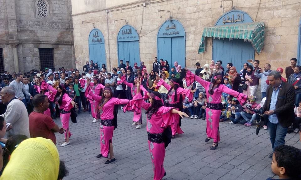 بالصور.. بفنون شعبية للكبار .. وزارتى الثقافة والأثار تحتفلان باليوم العالمى للطفل العربى