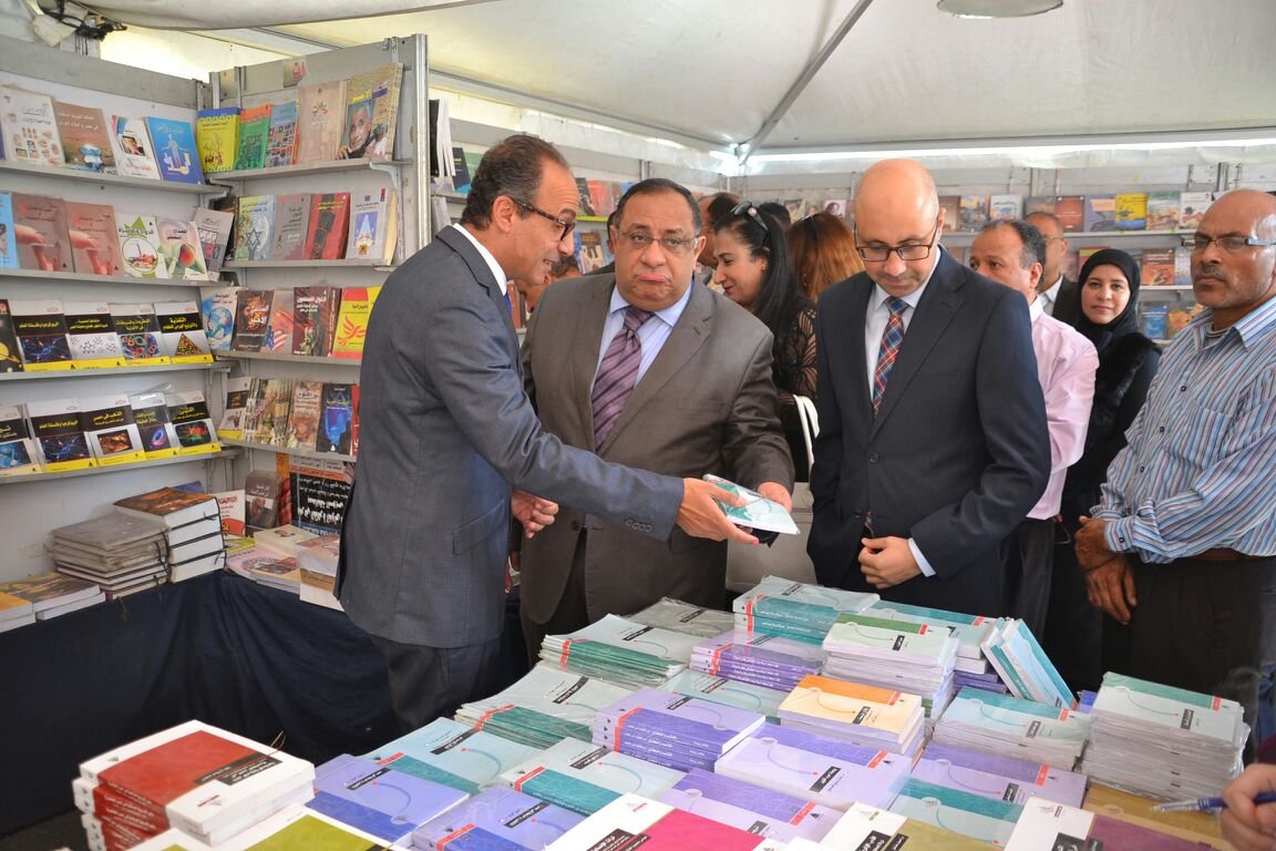 افتتاح معرض الكتاب بكلية الخدمة الاجتماعية جامعة حلوان