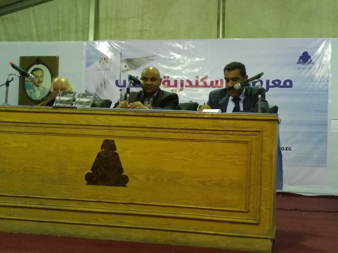 اوبريت مأخوذ عن رواية “لا أحد ينام فى الأسكندرية” فى ندوة بمعرضها للكتاب