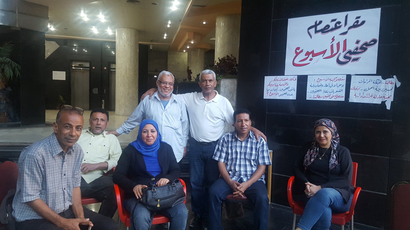 معتصمو “الأسبوع”فى يومهم الثالث عشر:  النقيب غائب ومحرومون من رواتبنا