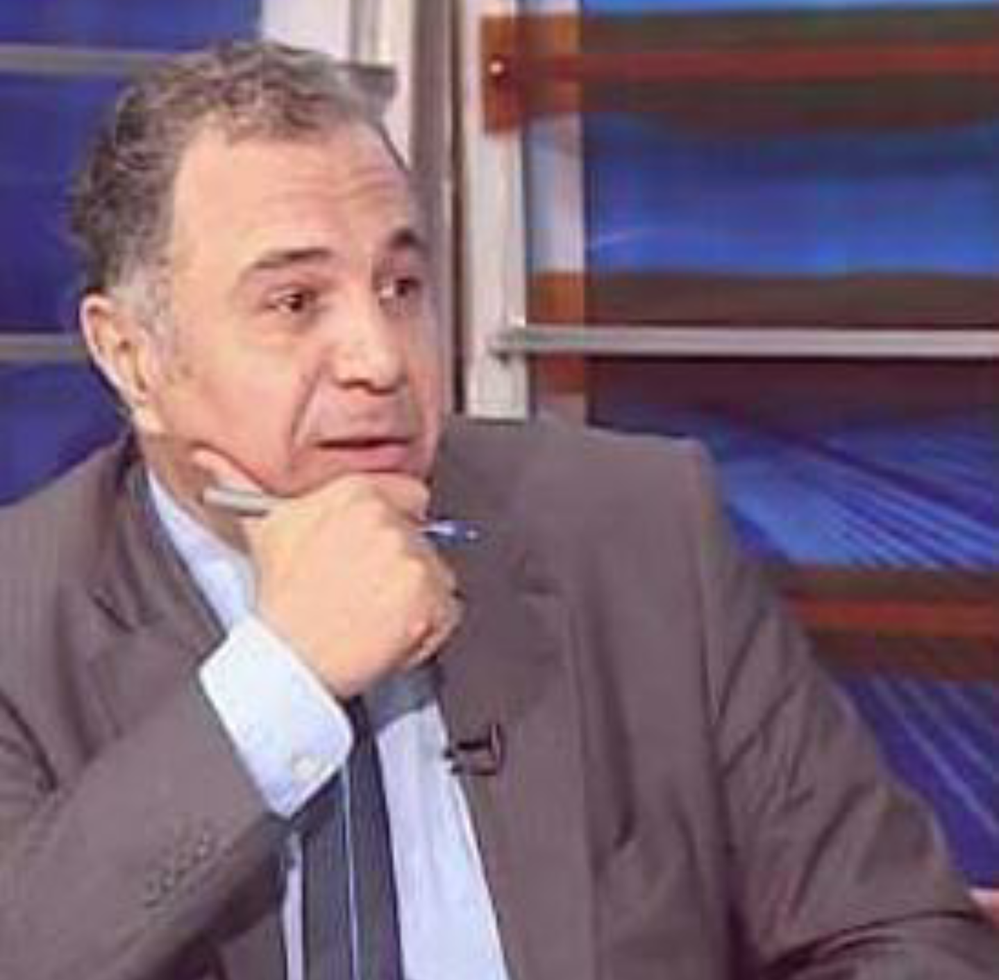 الإعلامي طارق عبد الفتاح يكتب عن: القمر آخر الدنيا
