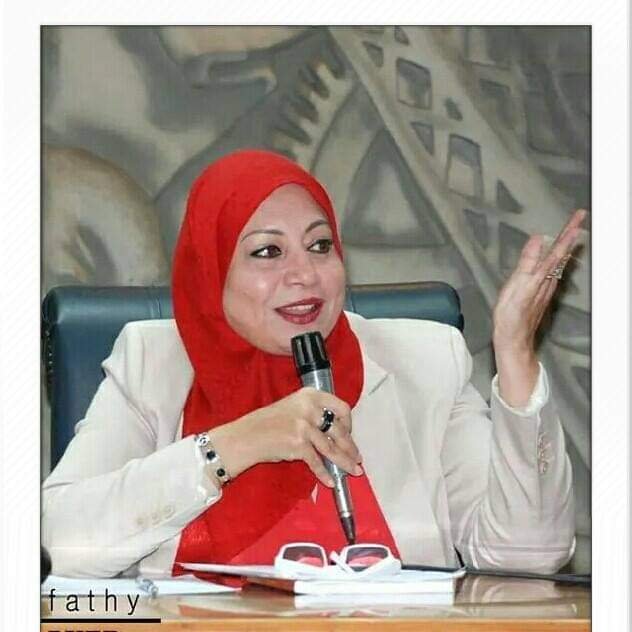 الروائية هالة فهمي تحرر محضرا وتنهي إضرابها عن الطعام