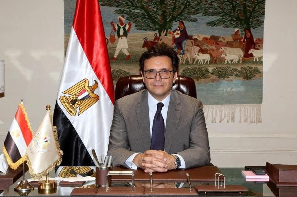 من الذى وشى بالمحالين للتحقيق بتهمة استعداء وزير الثقافة؟!